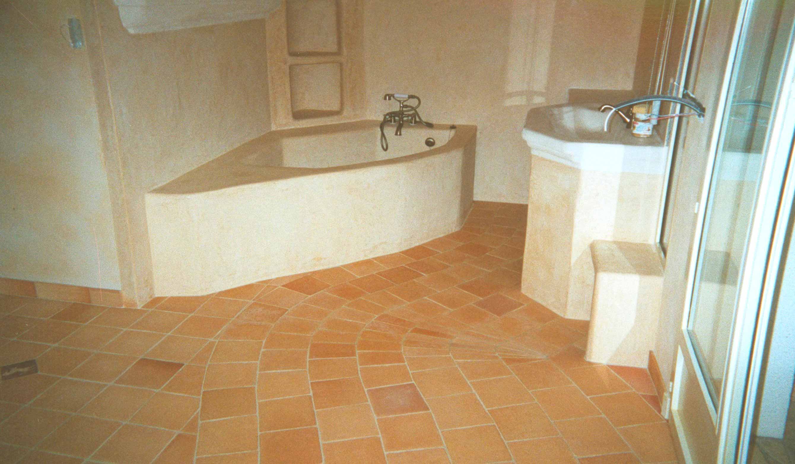 Salle de bain, sable orangé