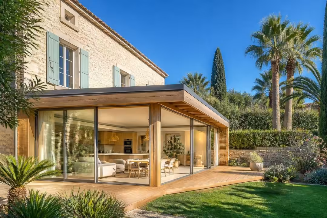 découvrez notre expertise en extension de maison à cannes et transformez votre habitat grâce à des rénovations de qualité, adaptées à vos besoins.